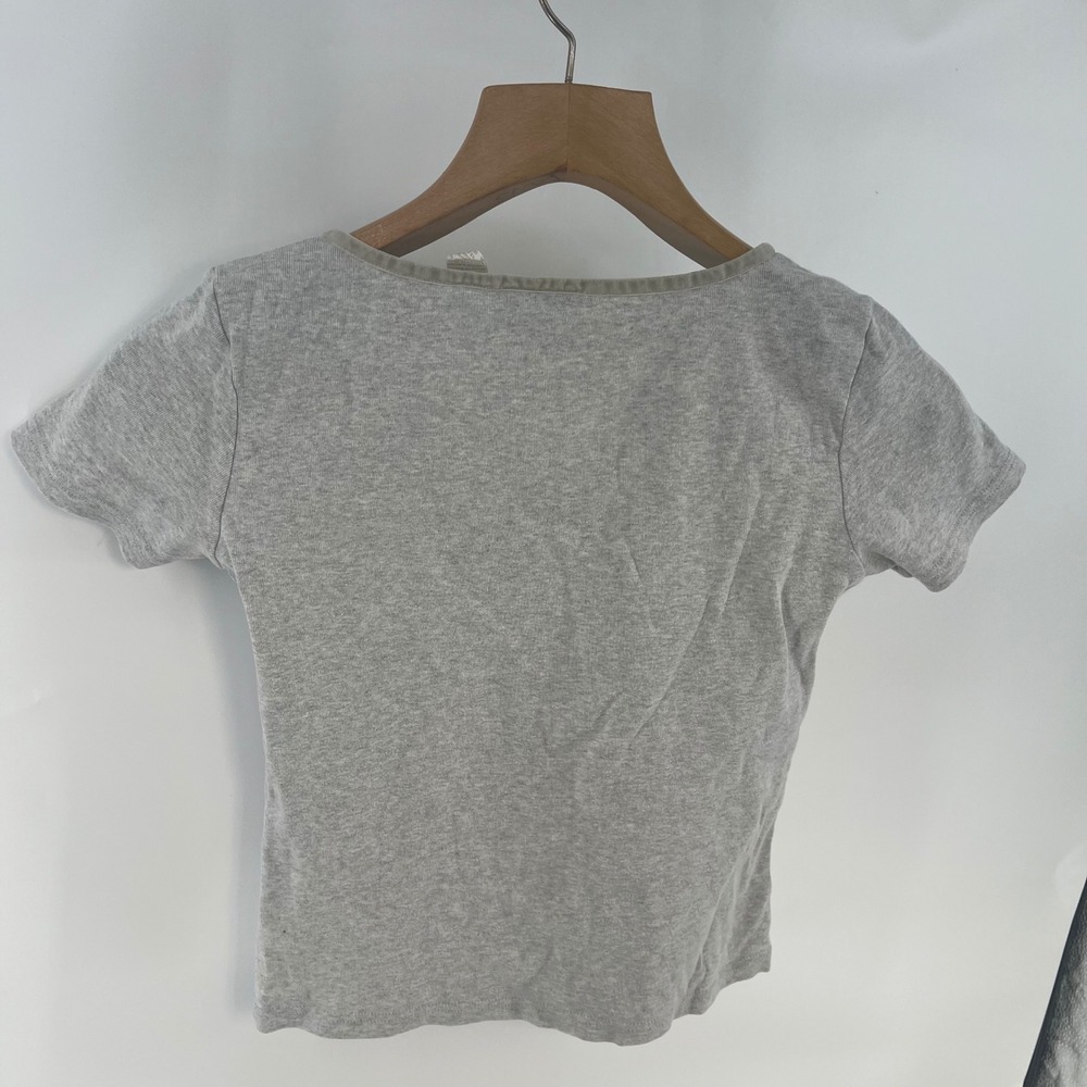 Liz Claiborne Lizwear Vintage Gray Ribbon Rose Baby Tee V-Neck T-Shirt Small - Picture 3 of 8